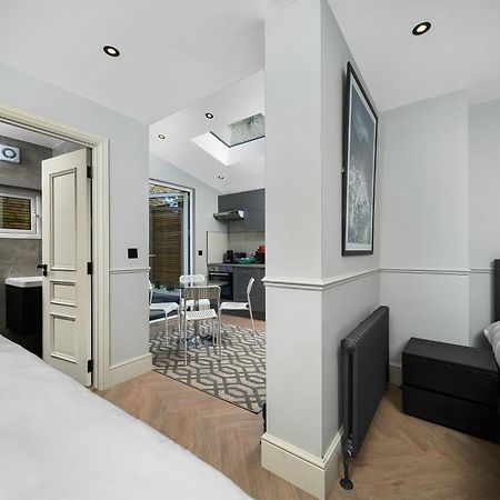 Nine Elms Modern Studio Apartments London Exterior foto