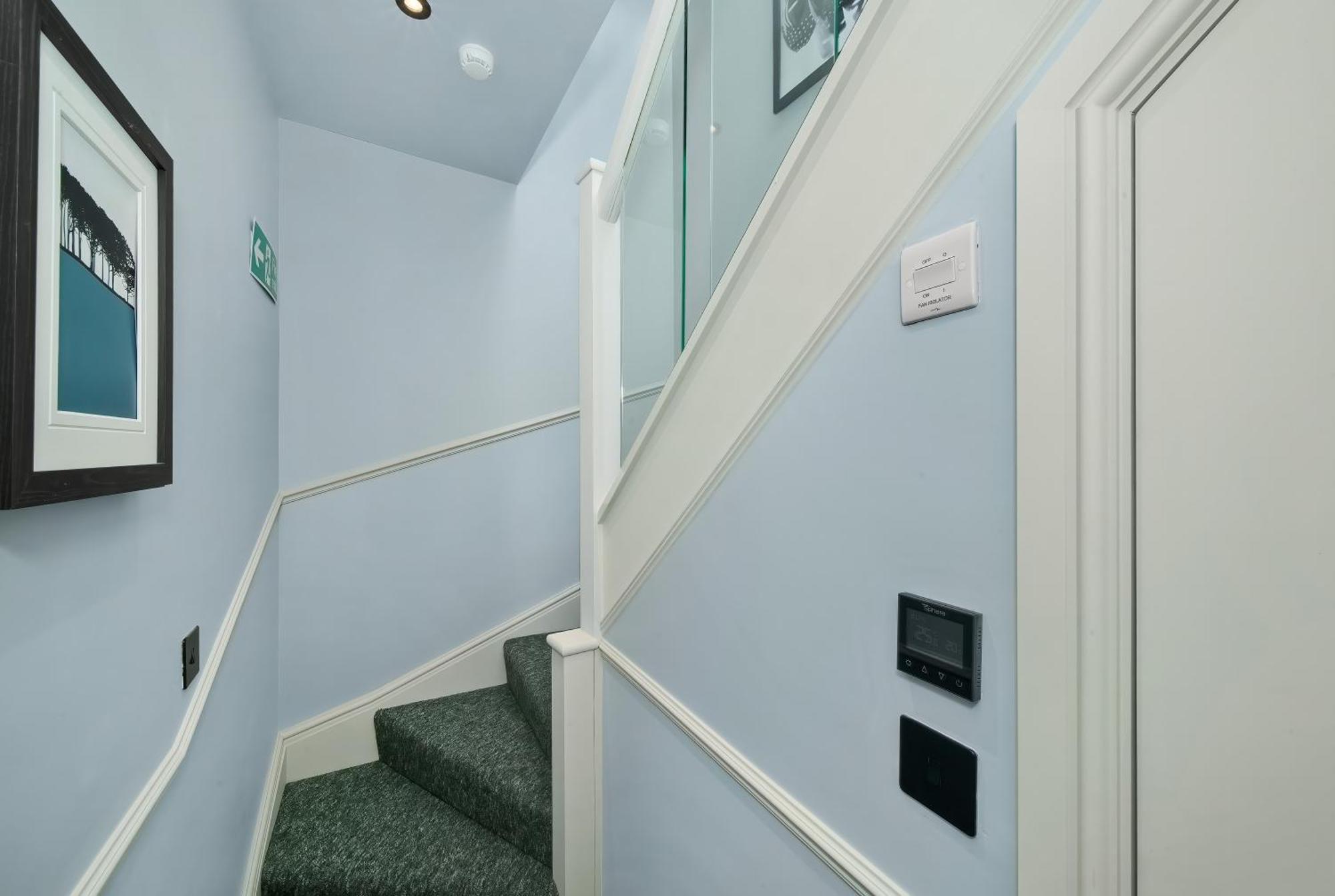 Nine Elms Modern Studio Apartments London Exterior foto